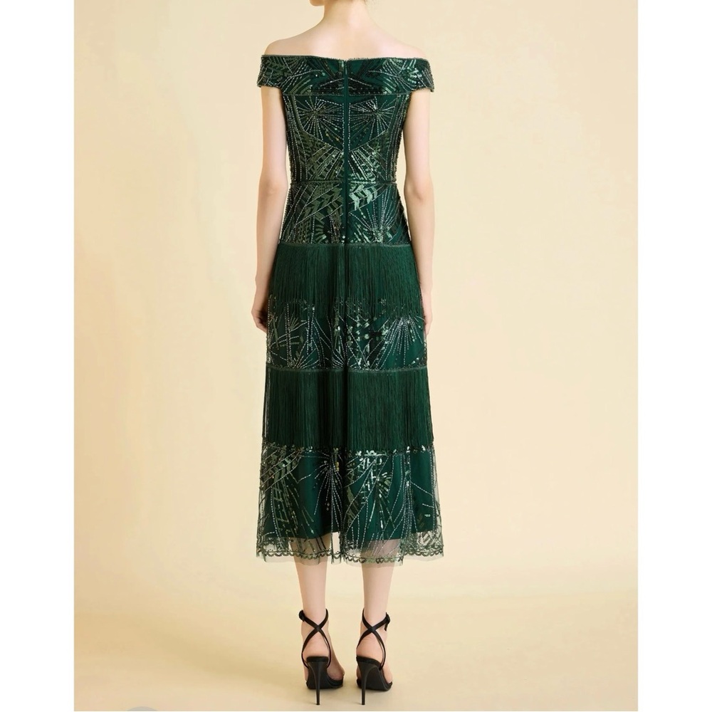 Geometric Embroidery Single Shoulder Evening Gown - Picture 3 of 8